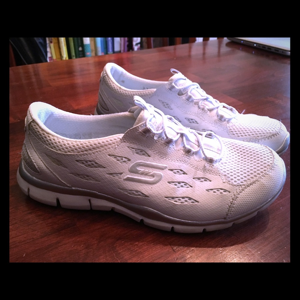 Sketcher slip on tennis shoes